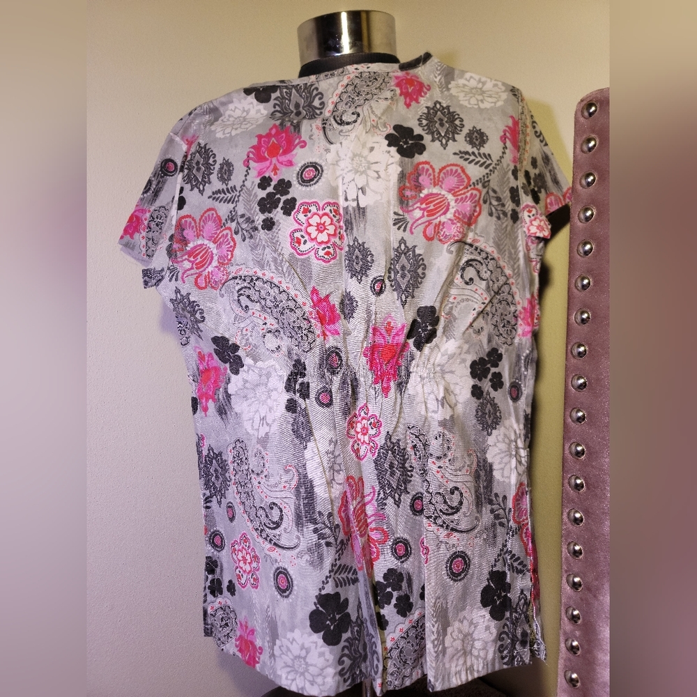 Scrub Top - Picture 2 of 3
